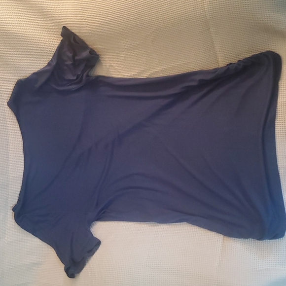 Caralase women's blue top with ruching on sides size medium - Picture 3 of 3